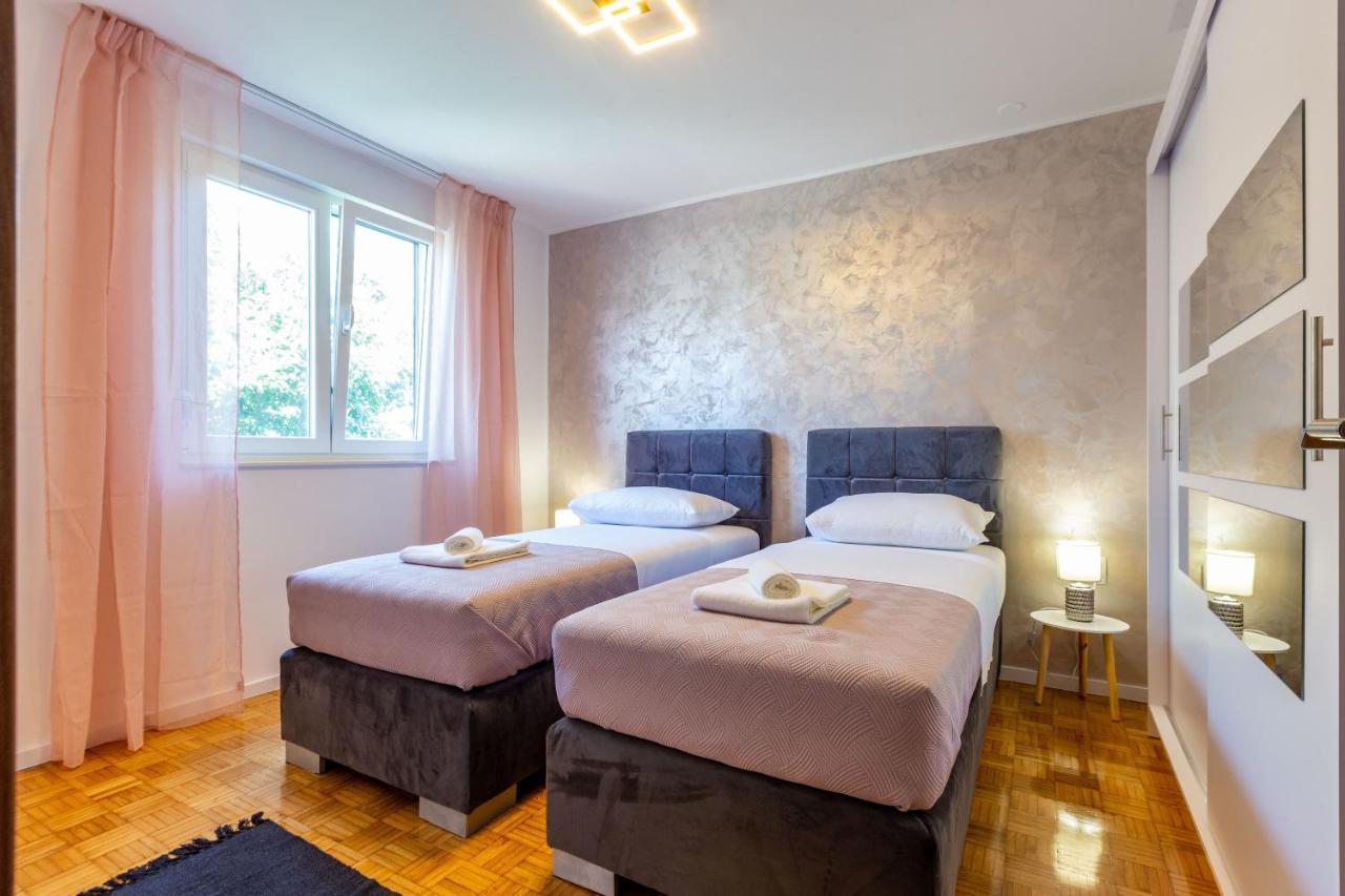 Apolon 2Bdr Apartment With Balcony ซาดาร์ ภายนอก รูปภาพ