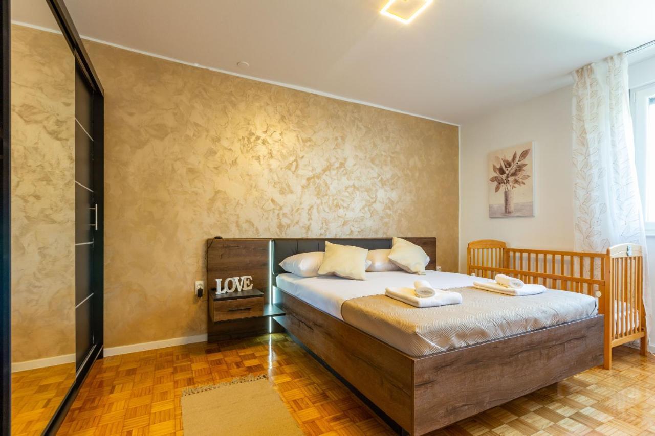 Apolon 2Bdr Apartment With Balcony ซาดาร์ ภายนอก รูปภาพ