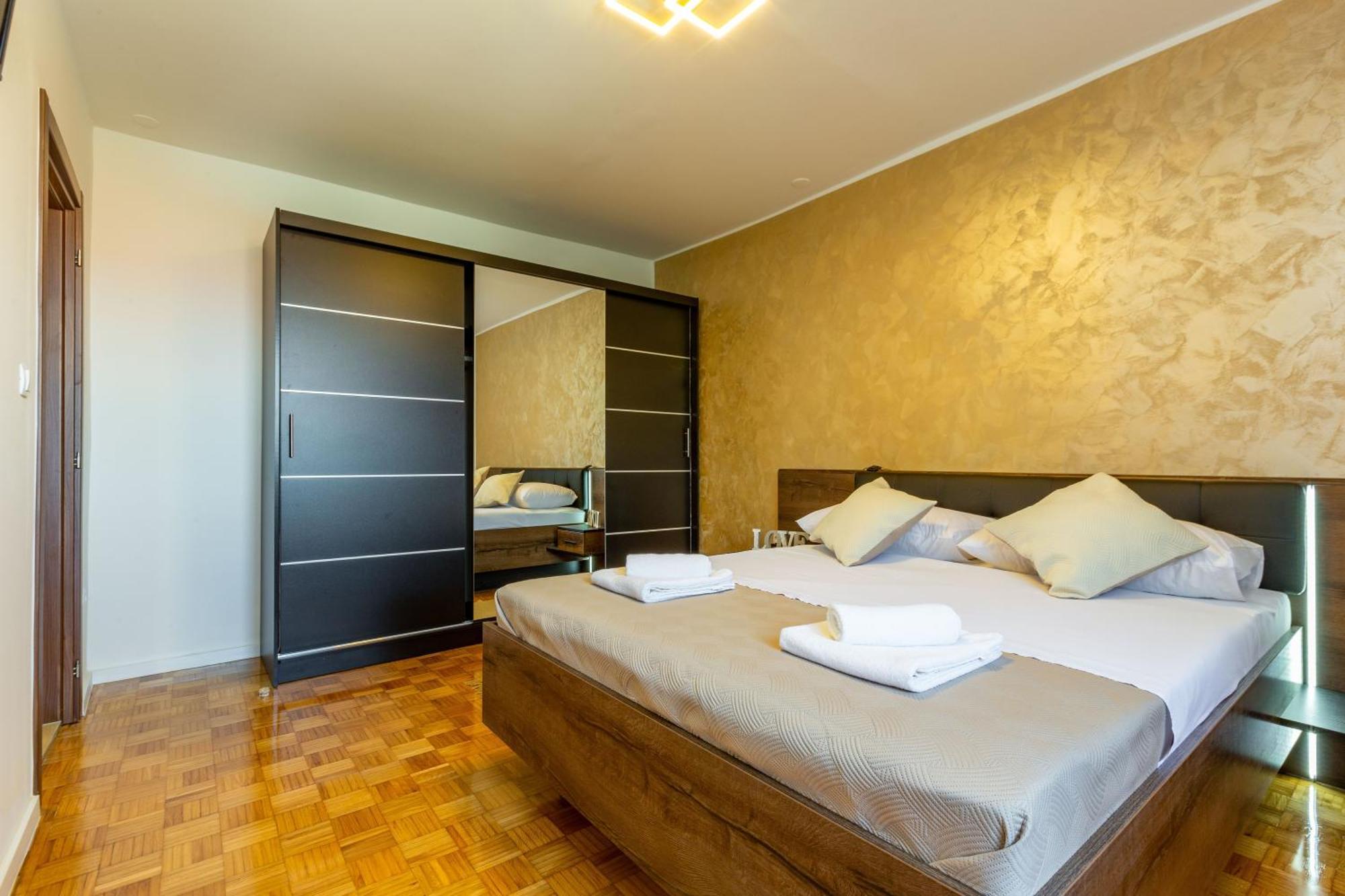 Apolon 2Bdr Apartment With Balcony ซาดาร์ ภายนอก รูปภาพ