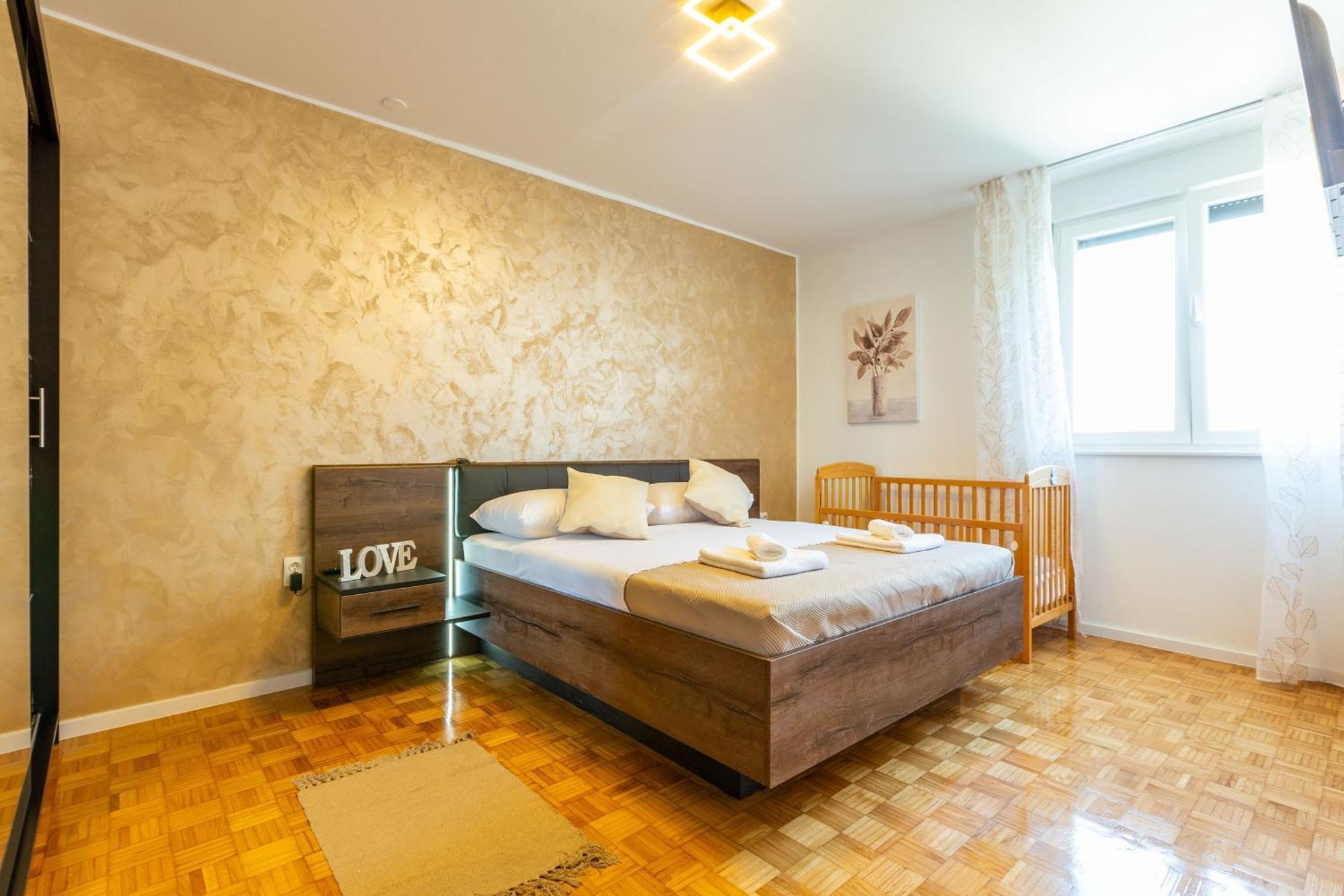 Apolon 2Bdr Apartment With Balcony ซาดาร์ ภายนอก รูปภาพ